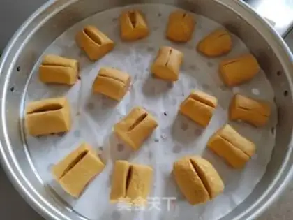 Make The red sugar pumpkin cut the buns step 7