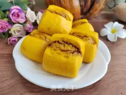 Make The red sugar pumpkin cut the buns step 9