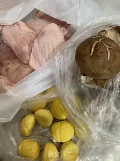 Make Chestnut mushroom chicken wings step 0