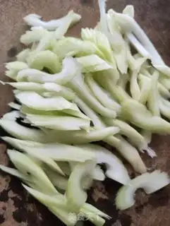 Make Whispered celery step 1