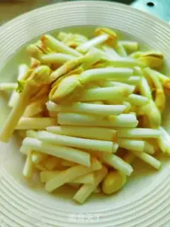 Make Peanut sprouts step 1