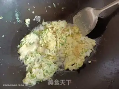 Make Onion fried eggs step 3