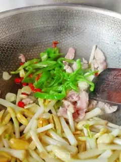 Make Peanut sprouts step 7