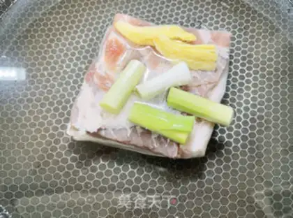 Make Garlic white meat step 1