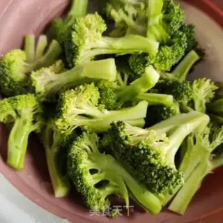Make Shrimp fried broccoli step 0