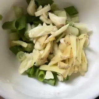 Make Tomato peppers and cut flowers step 2