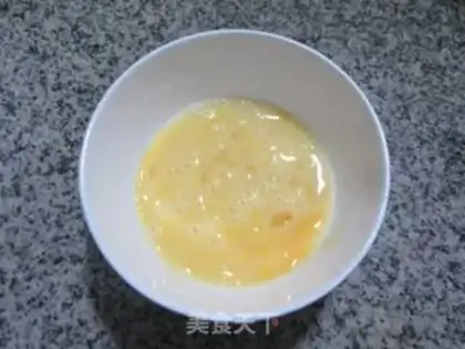Make Tomato eggs and tacos step 1