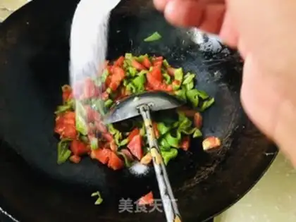 Make Spicy egg tomato noodles step 6