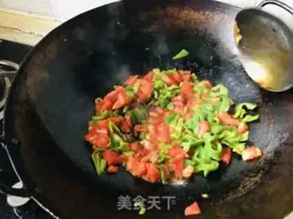 Make Spicy egg tomato noodles step 7