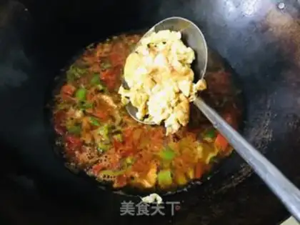 Make Spicy egg tomato noodles step 8