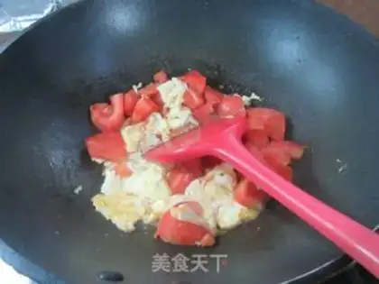 Make Tomato eggs and tacos step 6