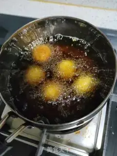 Make Pumpkinballs step 3
