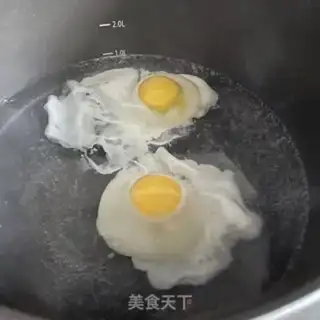 Make Sour soup and eggs step 1