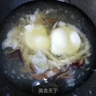 Make Ginger-tree bag of egg soup step 4