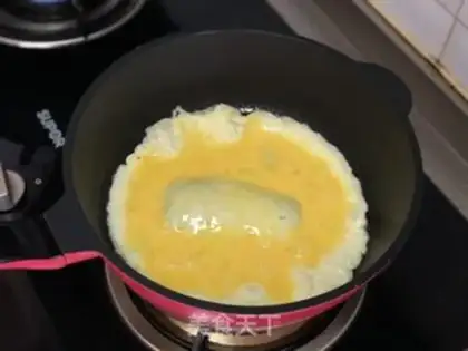 Make Spaghetti fried eggs step 1