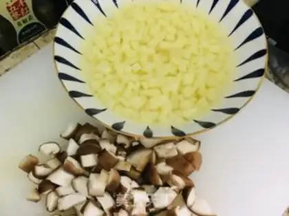 Make Chicken soup, noodle nest step 1
