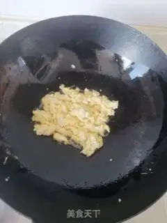Make cucumber fried eggs step 2