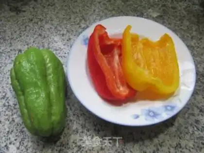 Make The peppers are fried step 0