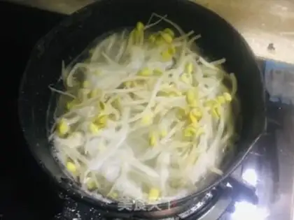 Make Soybeans with cucumber oil step 1