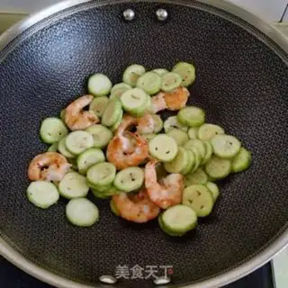 Make Shrimp melon noodles step 4
