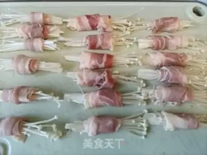 Make Golden mushroom roll step 1