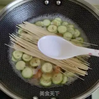 Make Shrimp melon noodles step 7