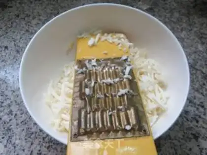 Make A fragrance with a white meat dumpling step 1