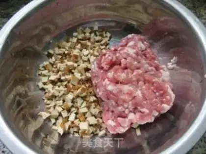 Make A fragrance with a white meat dumpling step 3
