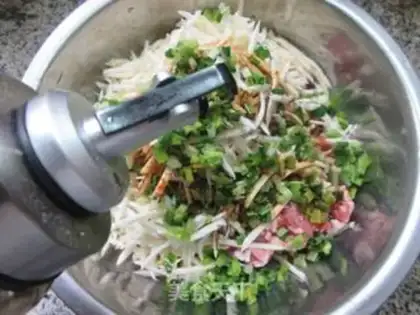 Make A fragrance with a white meat dumpling step 5