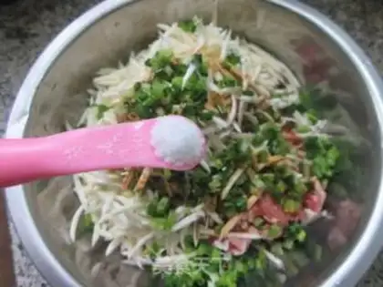 Make A fragrance with a white meat dumpling step 6