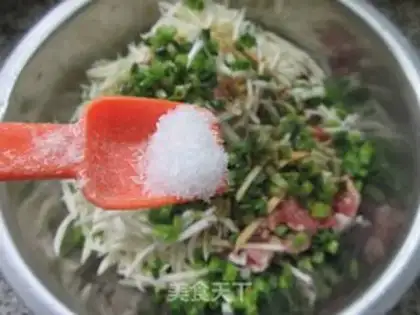 Make A fragrance with a white meat dumpling step 7