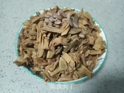 Make Dry bean horns step 0