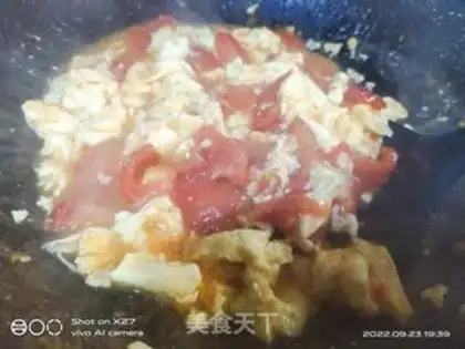 Make Tomato fried eggs step 4