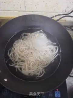 Make Spicy spicy-ball oil noodles step 6