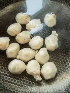 Make Shrimp Skinny Eggskin soup step 2