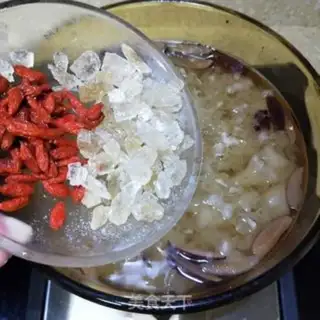 Make Silver Ear Lily Sydney soup step 8