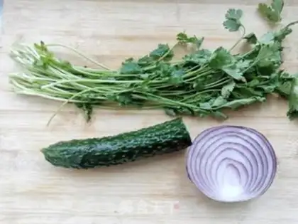 Make cucumber onion casserole step 0