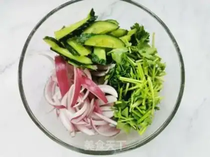 Make cucumber onion casserole step 2