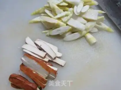 Make Scrambled meat chops step 1