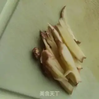 Make Crumbs on chicken legs step 2