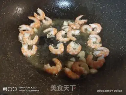 Make Shrimp fried Dutch beans step 2