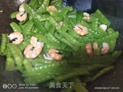 Make Shrimp fried Dutch beans step 3