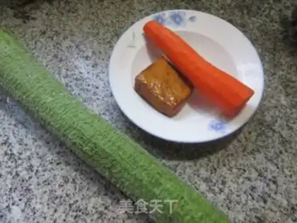 Make Scrambled carrots and silk melons step 0