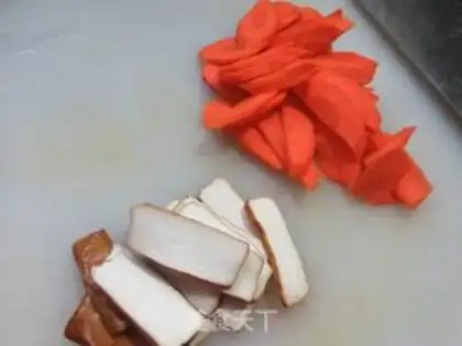 Make Scrambled carrots and silk melons step 3
