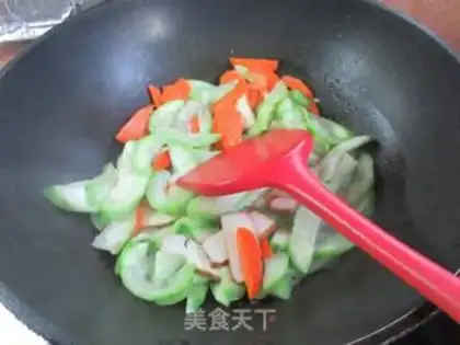 Make Scrambled carrots and silk melons step 6