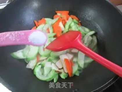 Make Scrambled carrots and silk melons step 7