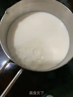 Make Onion meat pine cake step 1