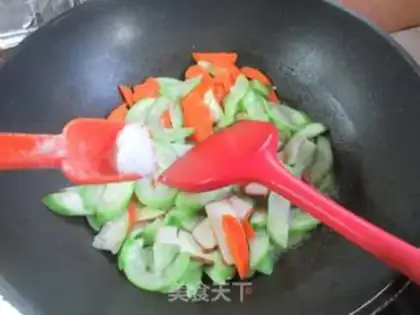 Make Scrambled carrots and silk melons step 8