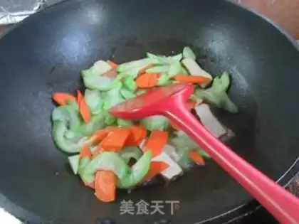 Make Scrambled carrots and silk melons step 9