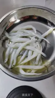 Make Silverfish steaming eggs step 2